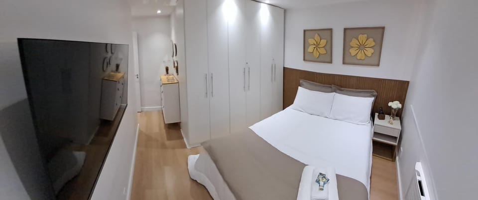 Bed, TV and multimedia, Bedroom, wardrobe, air conditioner