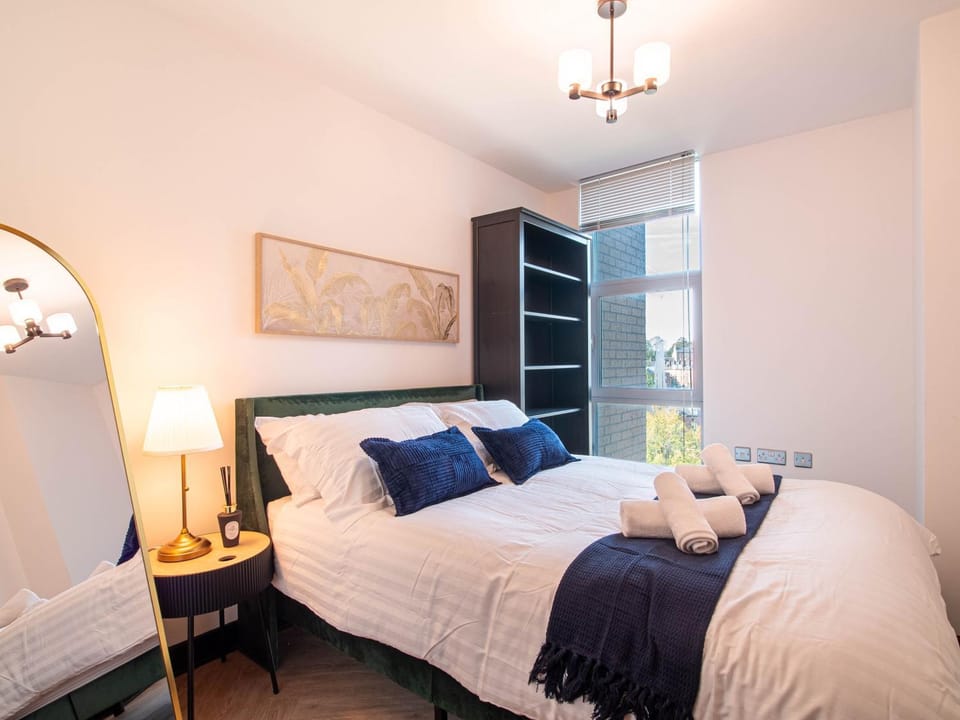 Bed, Photo of the whole room, Bedroom, towels