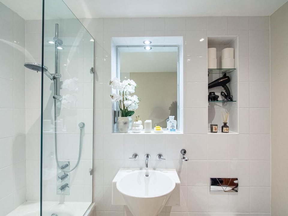 Shower, Bathroom, towels