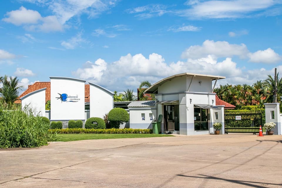 Facade/entrance, Day