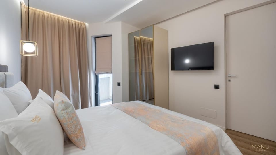 Bed, TV and multimedia, Photo of the whole room, Bedroom, wardrobe