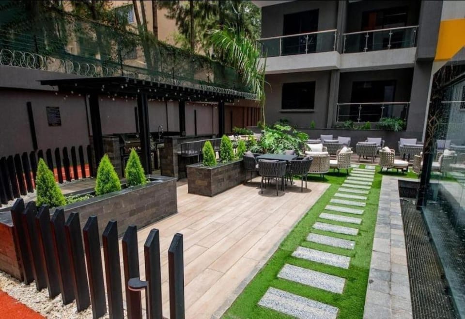 Property building, Garden, Garden, Balcony/Terrace, Garden view
