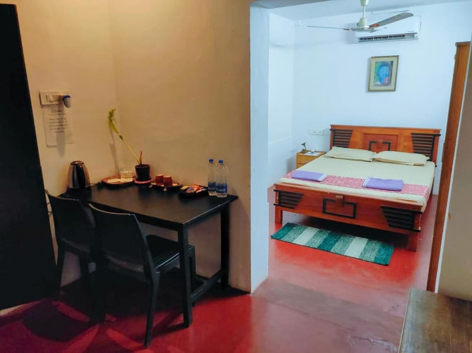 Bed, Living room, Photo of the whole room, Bedroom, air conditioner