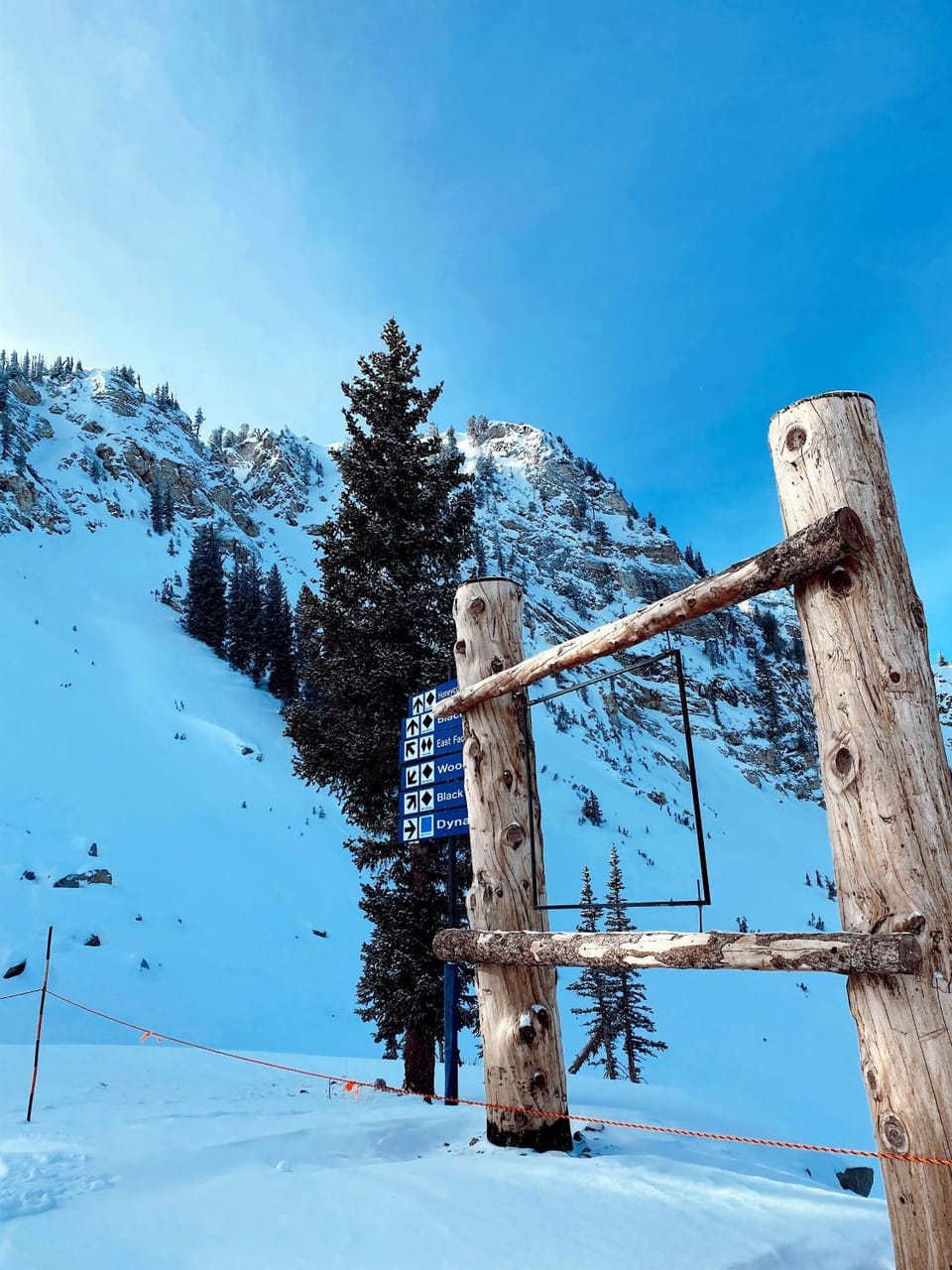Nearby landmark, Natural landscape, Winter, Mountain view