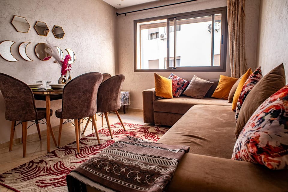 Living room, Seating area, Dining area