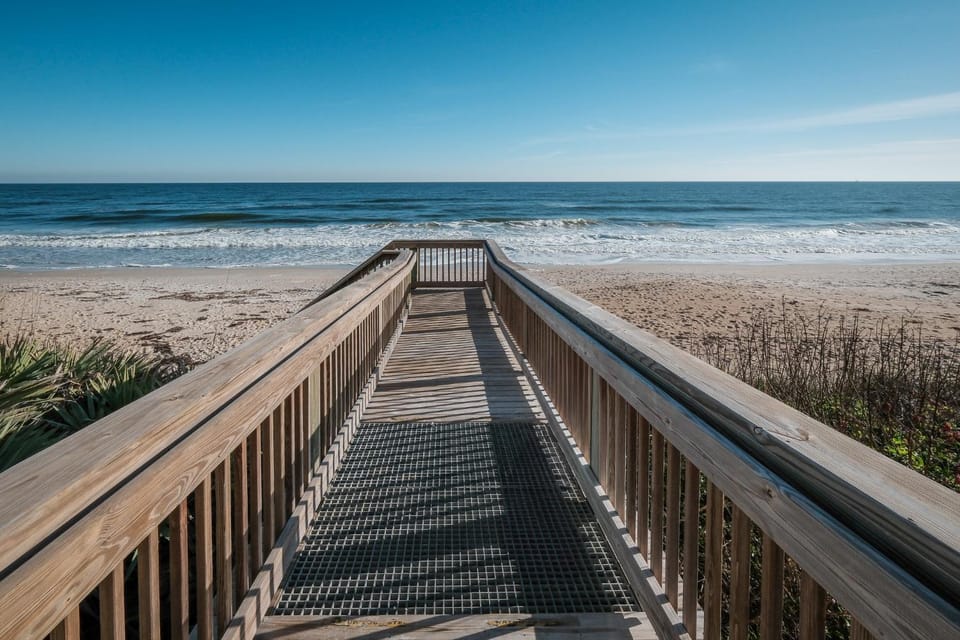 New listing! Direct oceanfront with private balcony, pool, and hot tub House in Florida