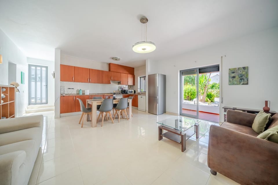 Kitchen or kitchenette, Living room, Seating area, Dining area, pet friendly, stove