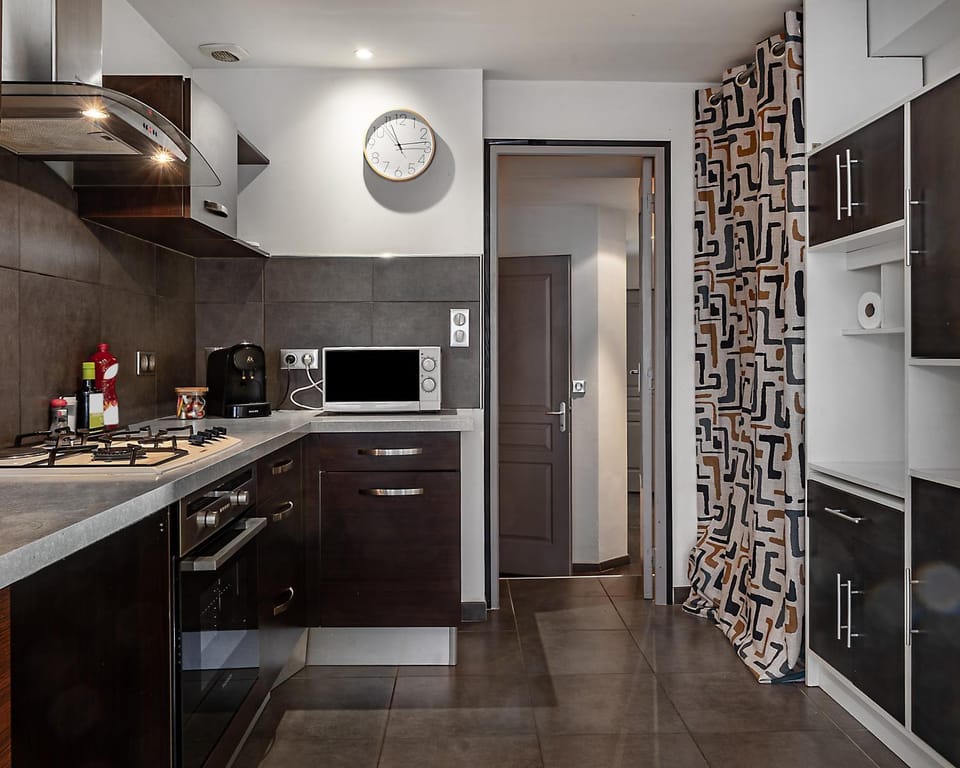 Kitchen or kitchenette, Living room