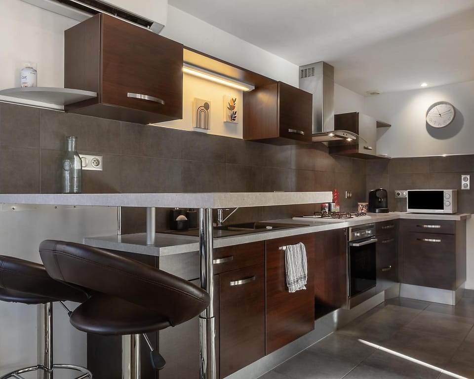 Kitchen or kitchenette, Living room