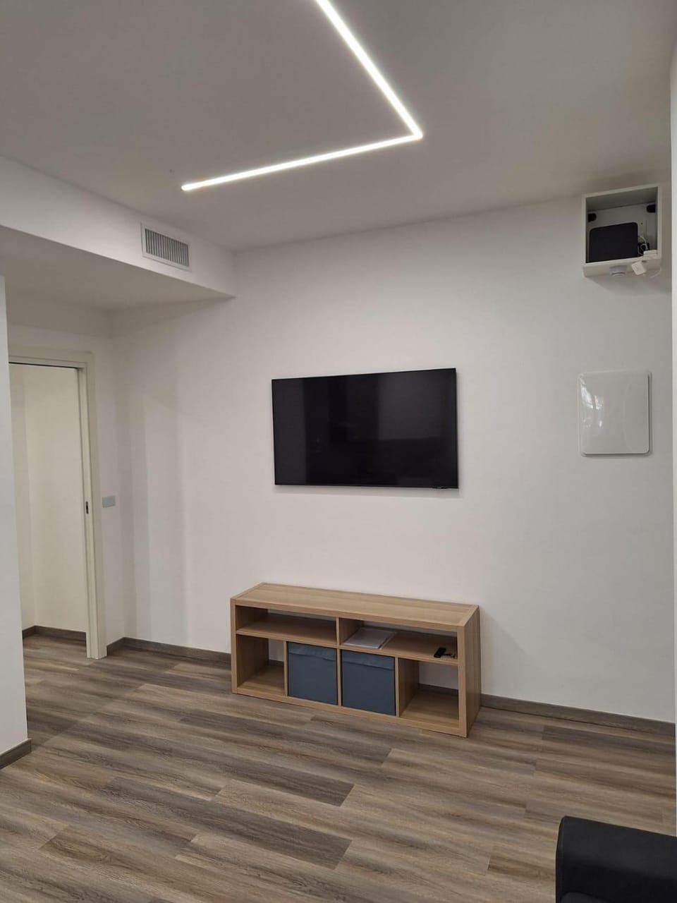 TV and multimedia, air conditioner