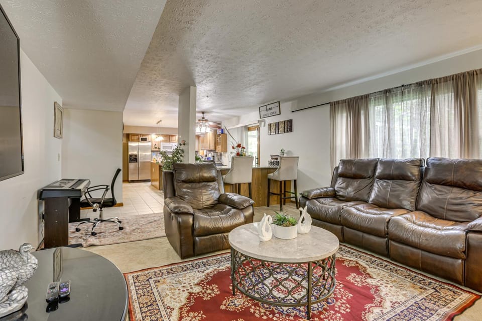 Families Welcome! Spacious Suburban Home in Dayton House in Vandalia