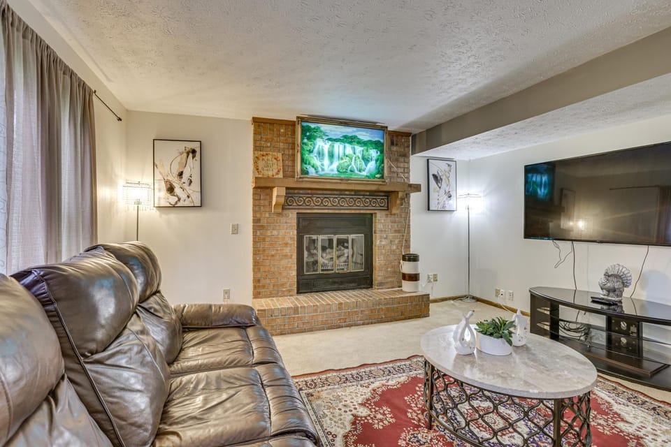 Families Welcome! Spacious Suburban Home in Dayton House in Vandalia