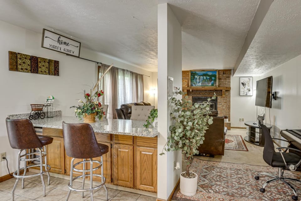 Families Welcome! Spacious Suburban Home in Dayton House in Vandalia