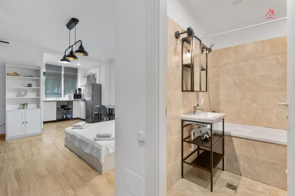 Bed, Bathroom, TV and multimedia, Kitchen or kitchenette, Photo of the whole room, Bedroom