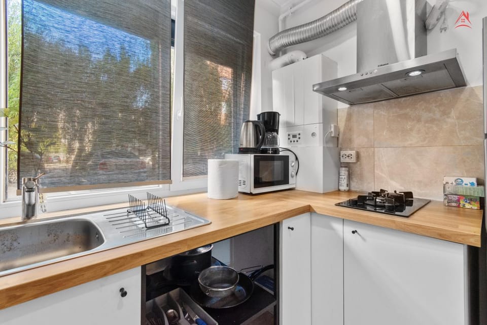 Coffee/tea facilities, Kitchen or kitchenette, dishwasher, stove