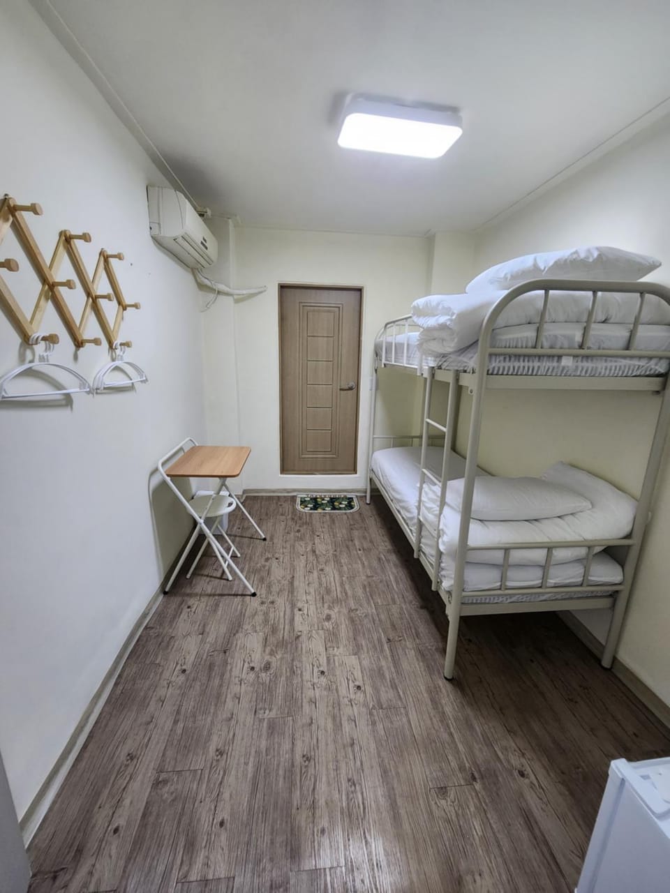 Bedroom, bunk bed, air conditioner