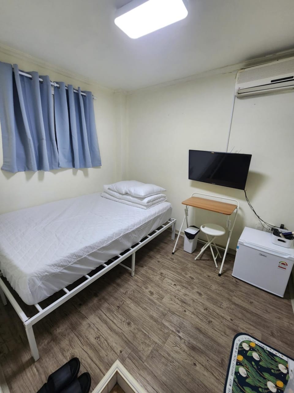 Bed, TV and multimedia, Bedroom, air conditioner