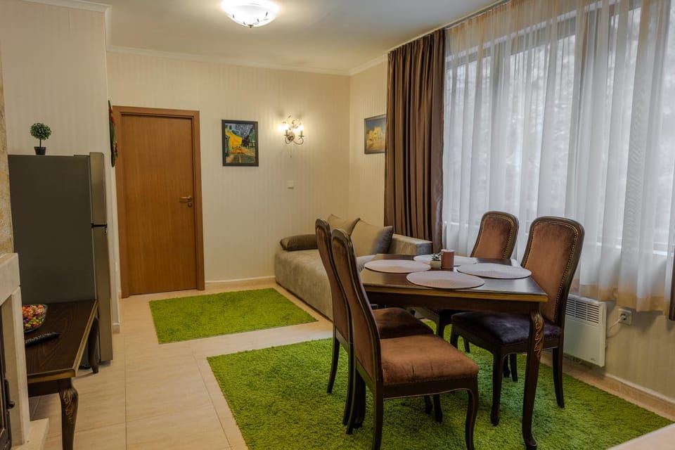 Seating area, Dining area