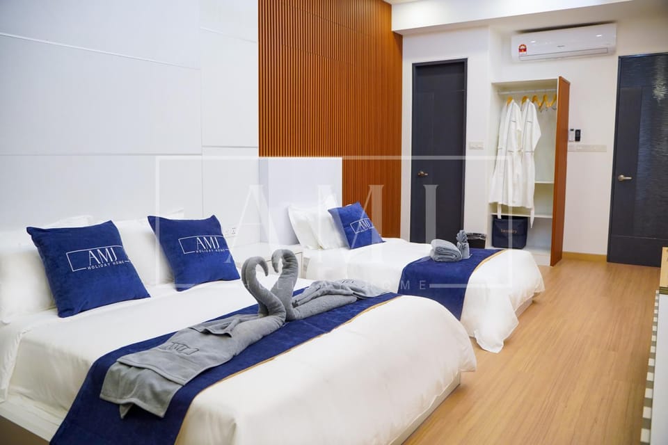 Bed, Photo of the whole room, Seating area, Bedroom, towels, wardrobe