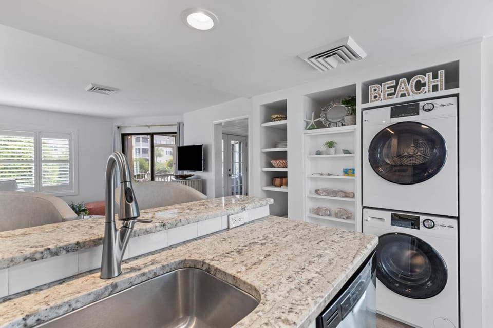 Kitchen or kitchenette, washing machine