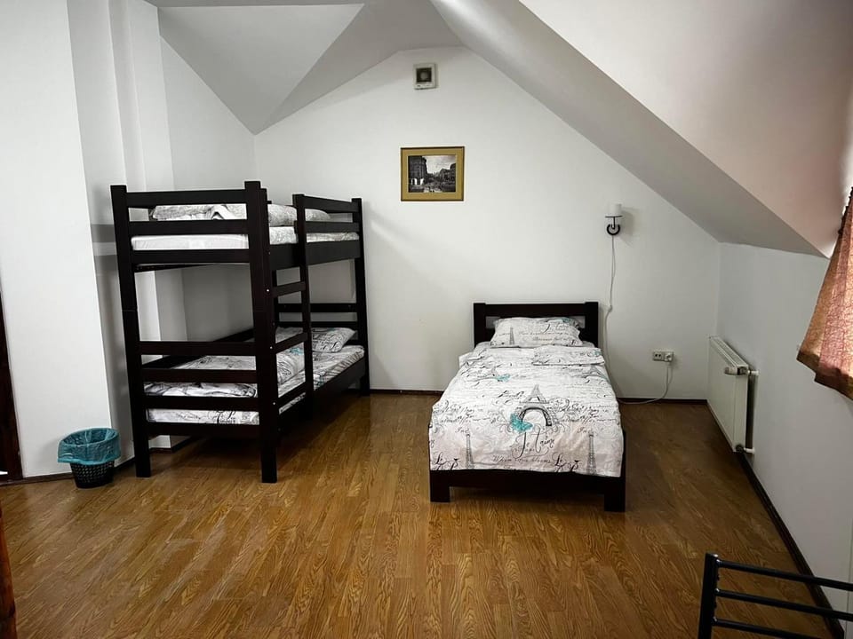 Старий Дворик,кімнати 10 хв від жд вокзалу, корпус 3 Hostel in Lviv