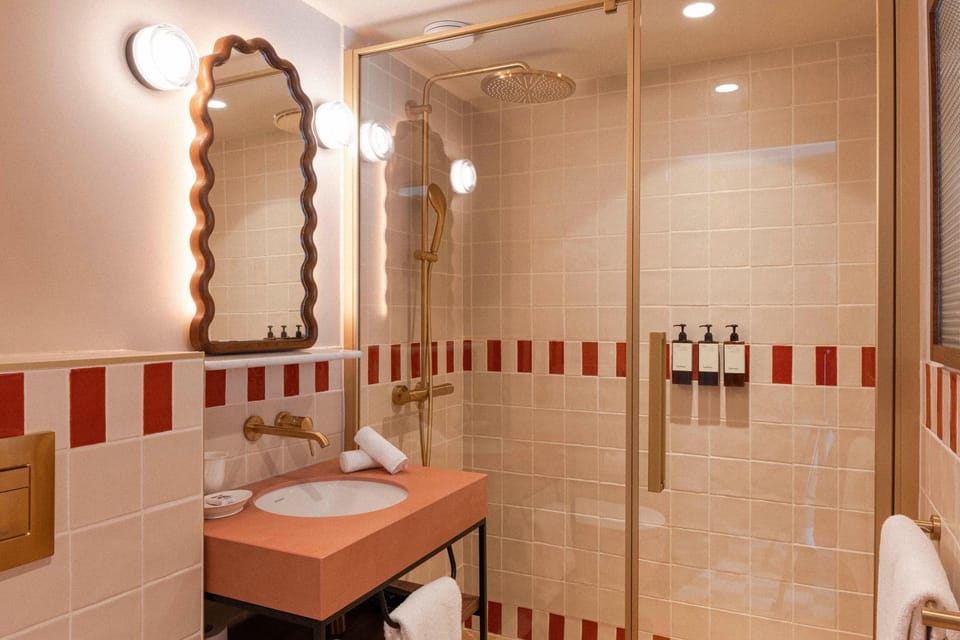 Shower, Toilet, Bathroom, Bath, towels