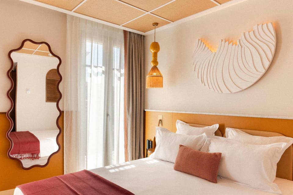 Bed, Photo of the whole room, Decorative detail, Bedroom