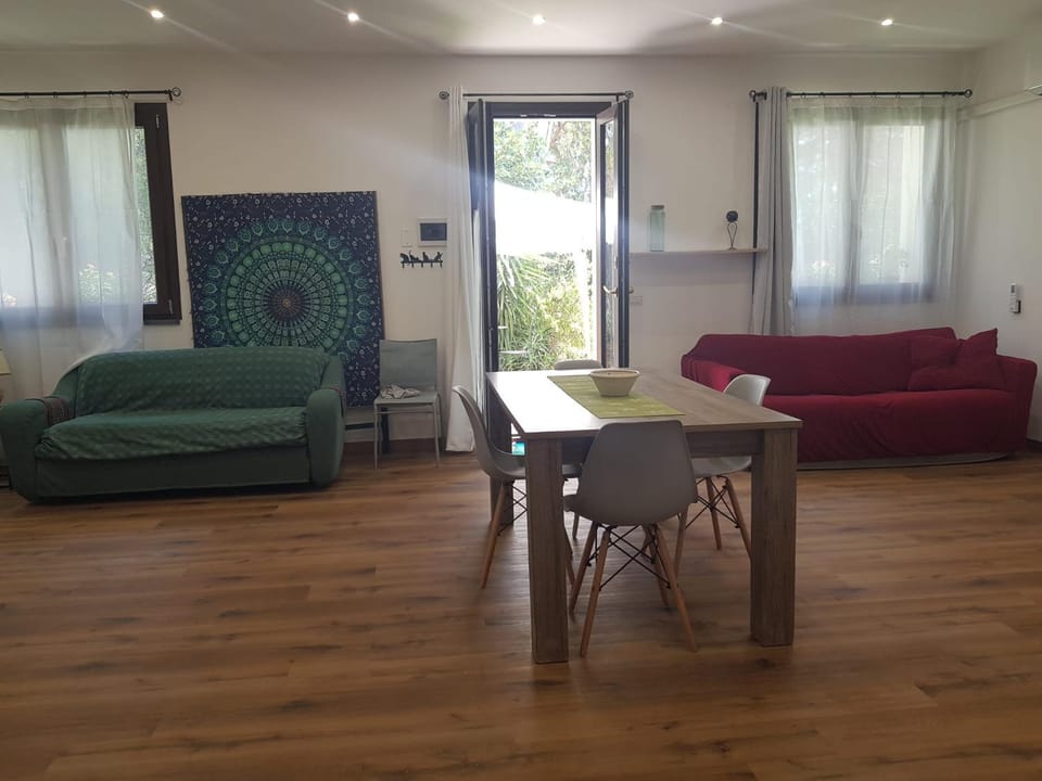 Living room, Seating area, Dining area