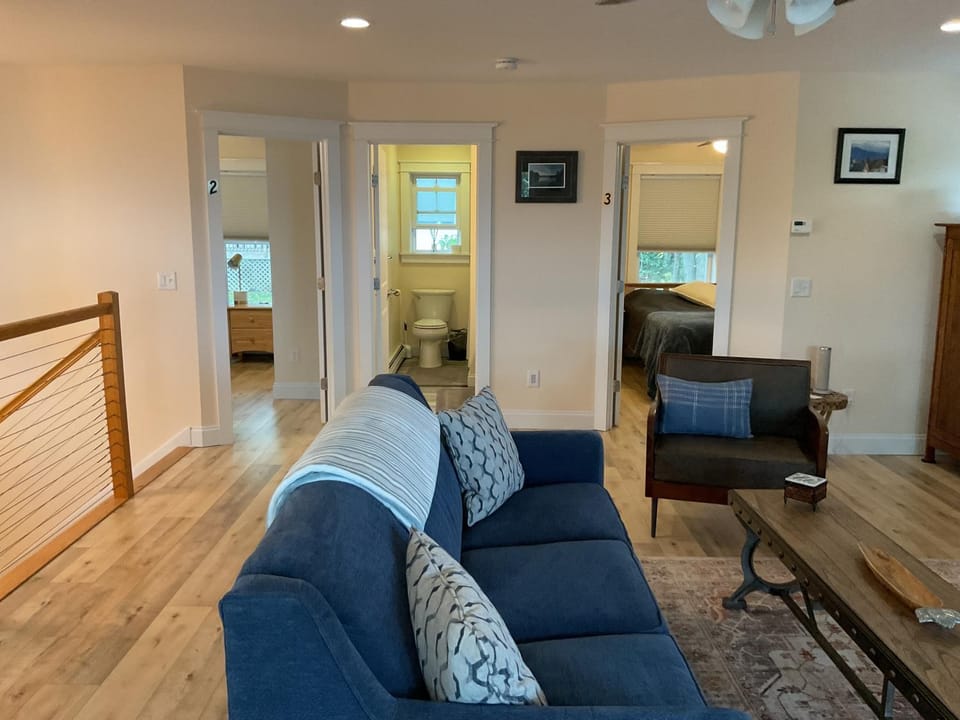 Roberts Lake House Room 2 & Room 3 & Upstairs Vacation rental in Colchester