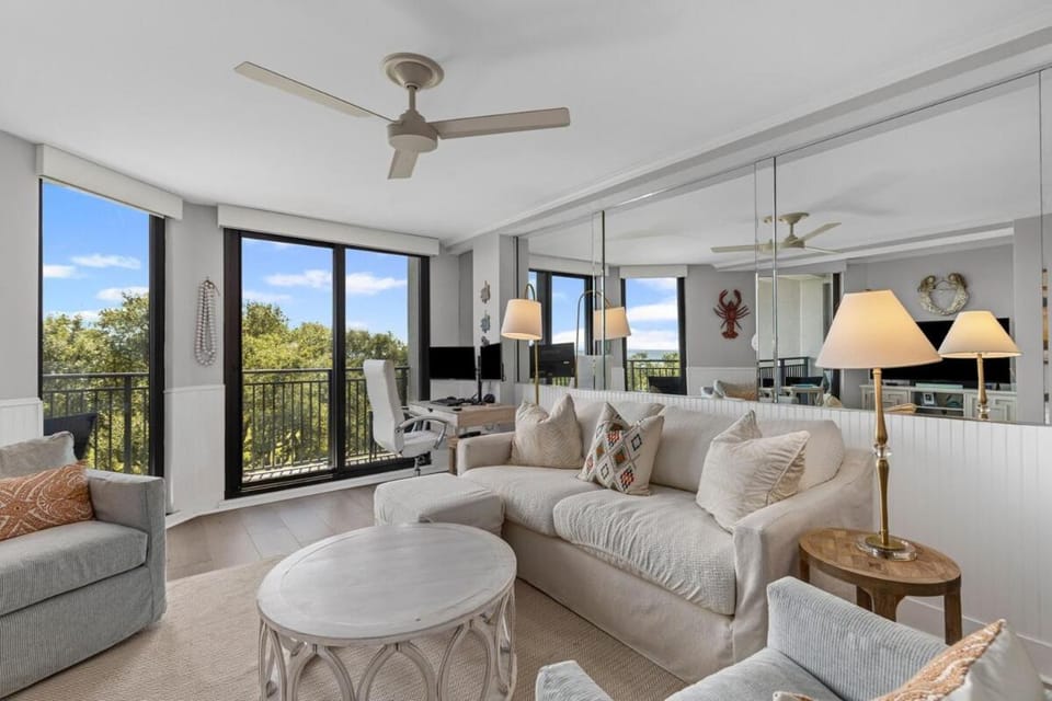 New Listing! Shipwatch 304A - Ocean View! Pool! Apartment in Wild Dunes
