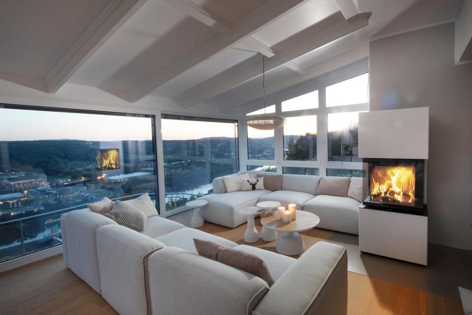 Communal lounge/ TV room