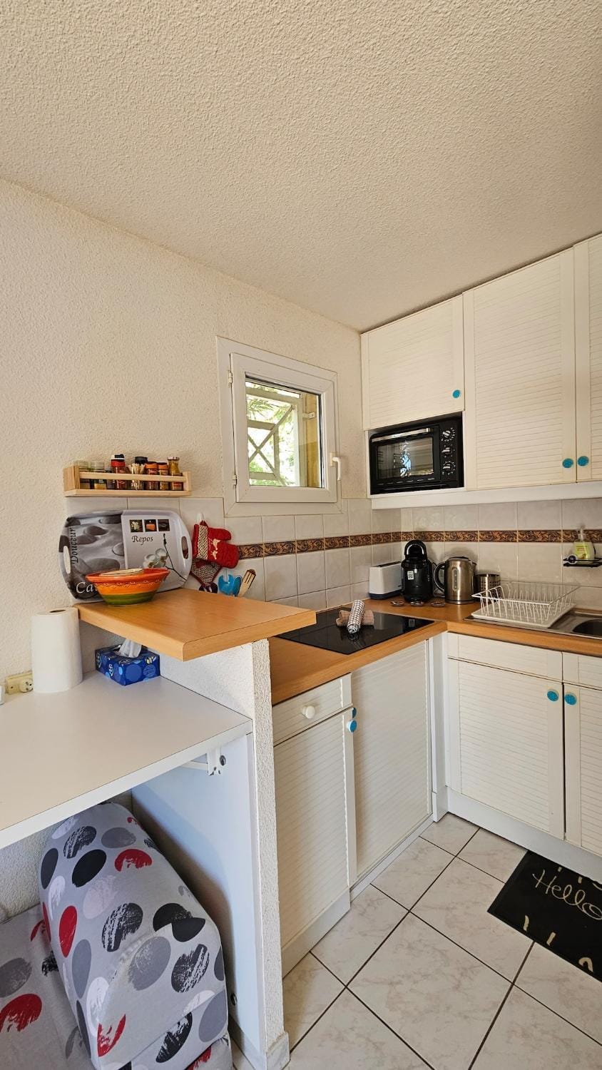 Seaside House for Four with Air Conditioning and Parking Apartment in Occitanie