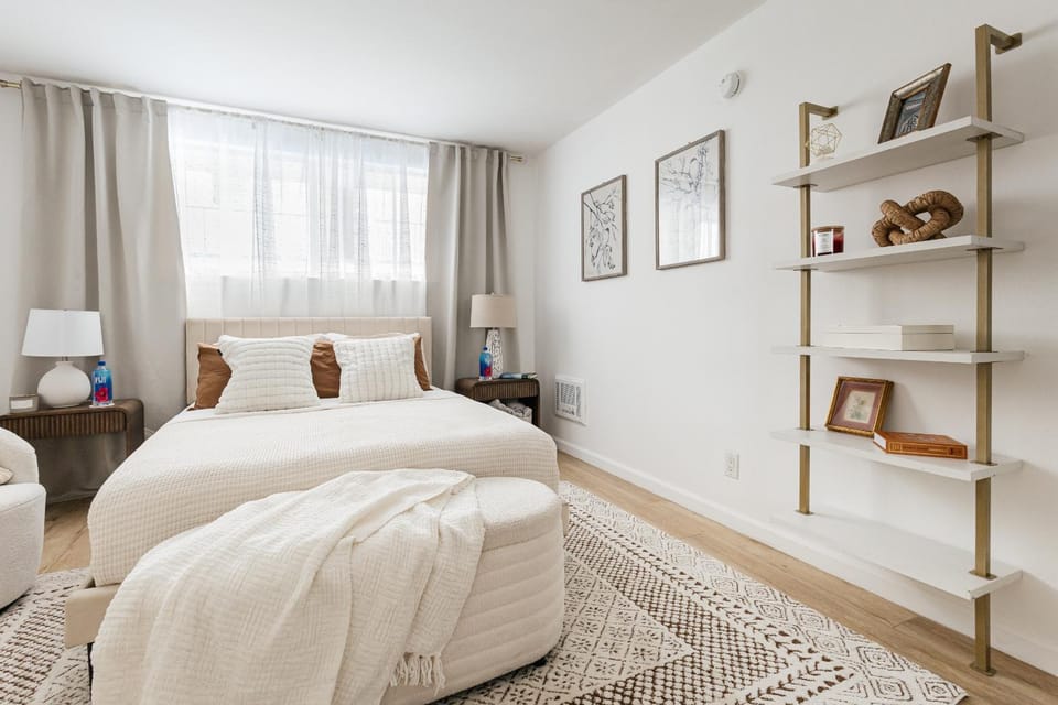 Bed, Photo of the whole room, Bedroom