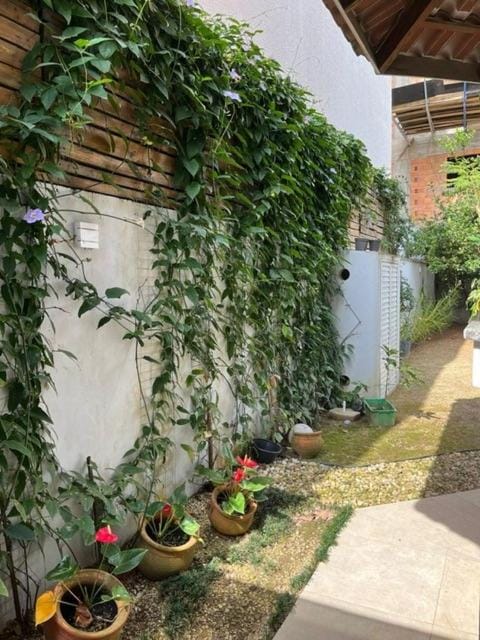 Quarto em casa compartilhada - aqui vc vai se sentir em casa Vacation rental in Bombinhas