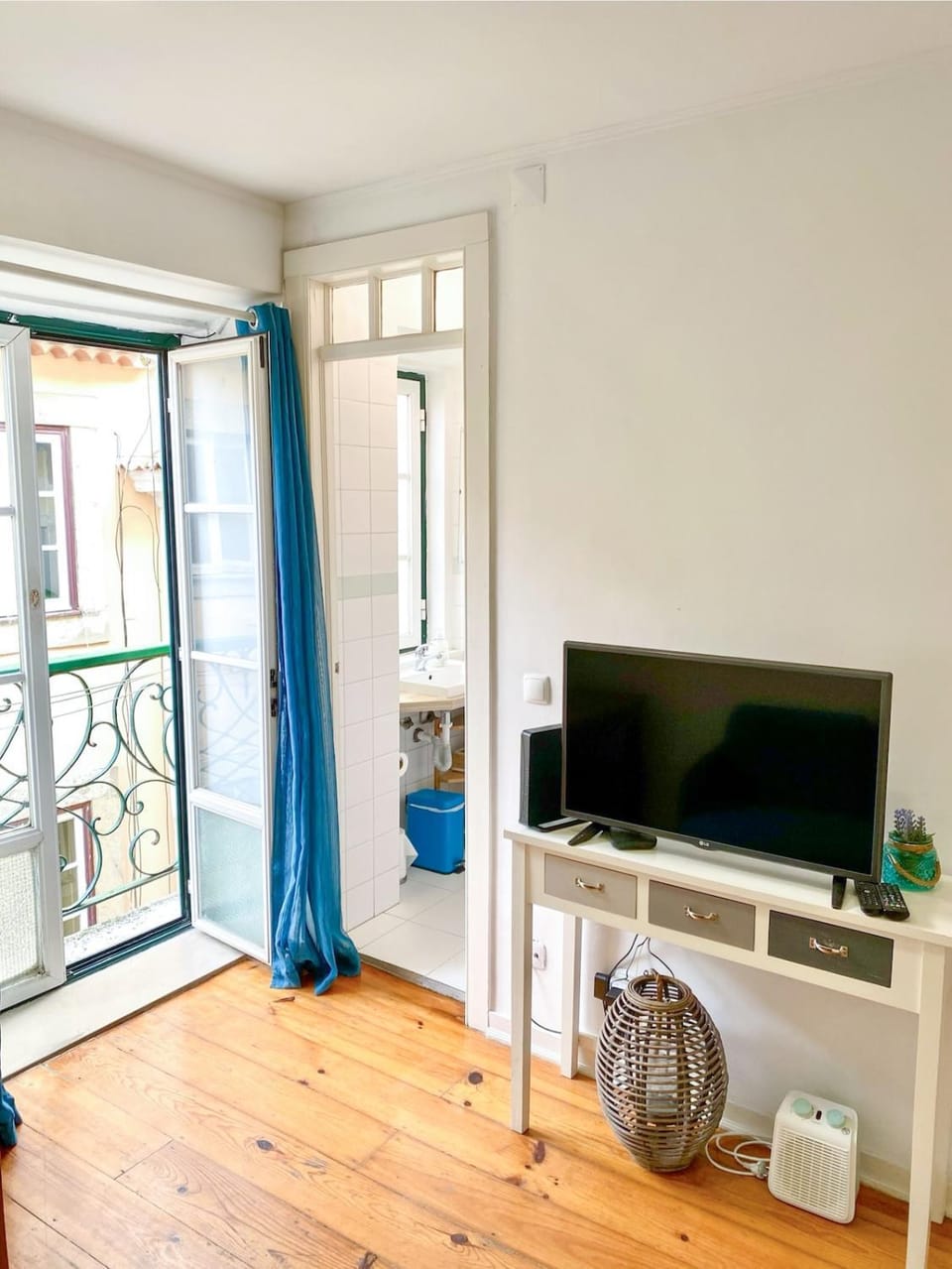 Communal lounge/ TV room, TV and multimedia, Balcony/Terrace, Evening entertainment, internet