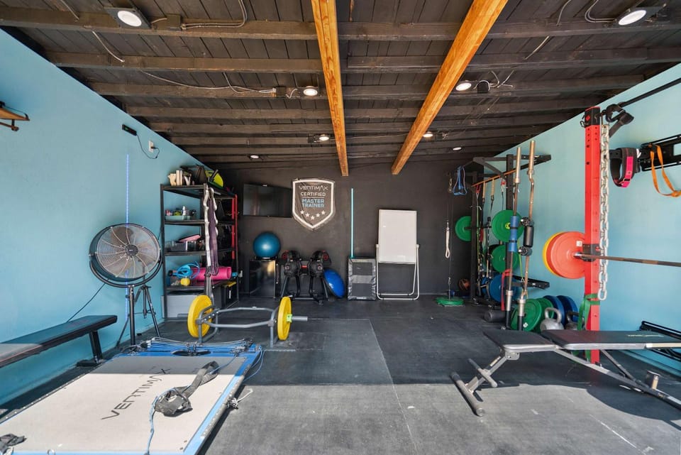 South LA 3BR with Gym and Hot Tub by Colby and Conrad House in Inglewood