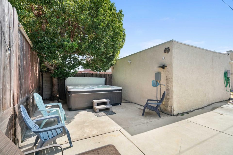 South LA 3BR with Gym and Hot Tub by Colby and Conrad House in Inglewood