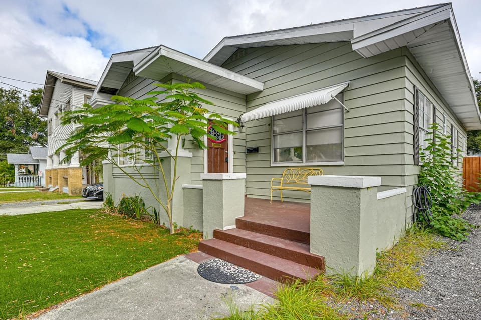 2 Mi to Ybor City: Eclectic Tampa Charmer! House in Tampa