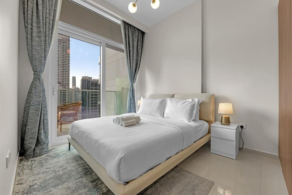 Waves - Modern City Escape 1BR Apt With Balcony Apartment in Dubai