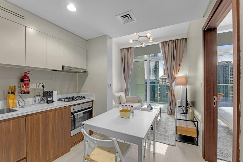 Waves - Modern City Escape 1BR Apt With Balcony Apartment in Dubai