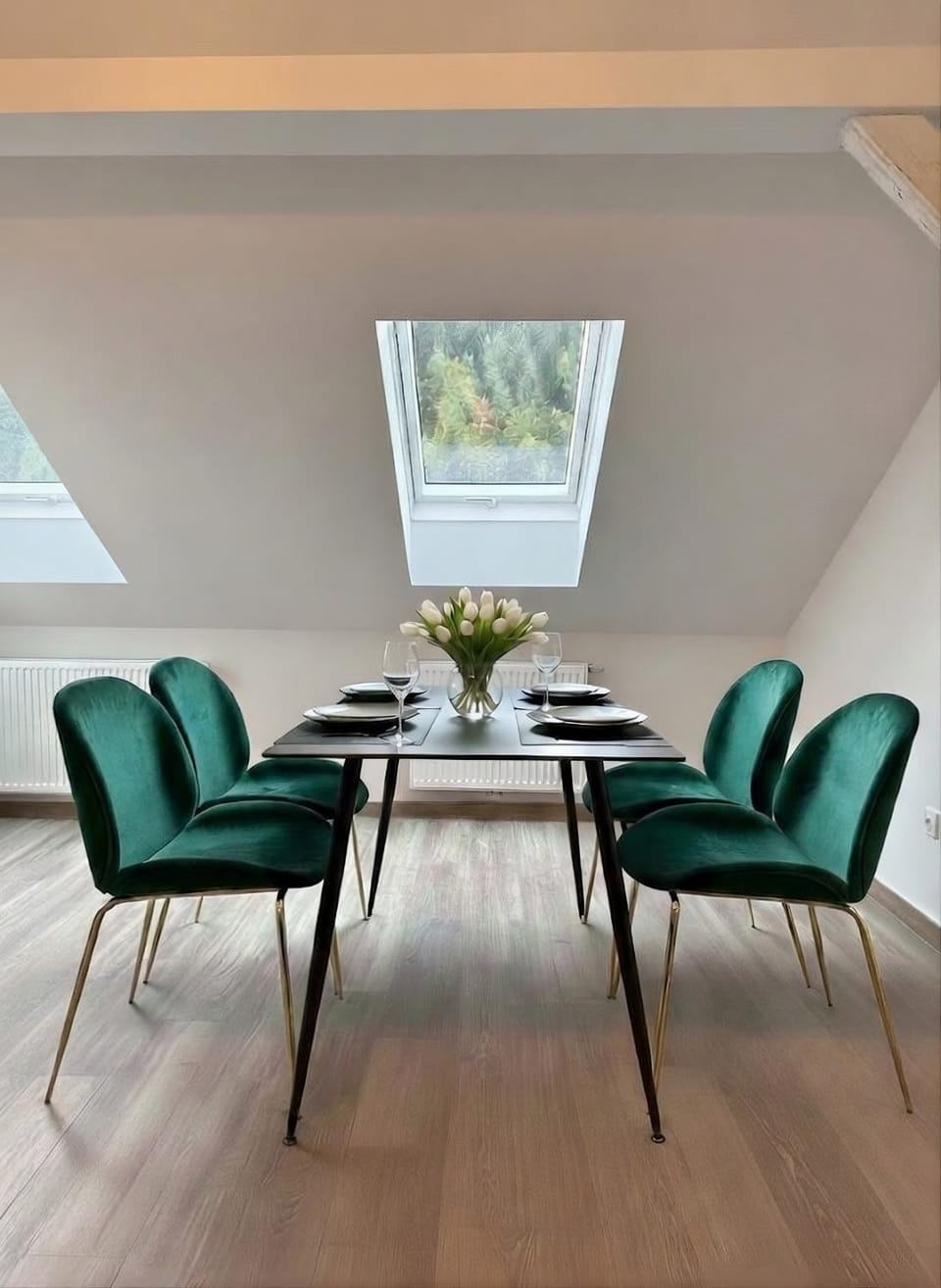 View (from property/room), Seating area, Dining area, Mountain view, Lunch, Lunch