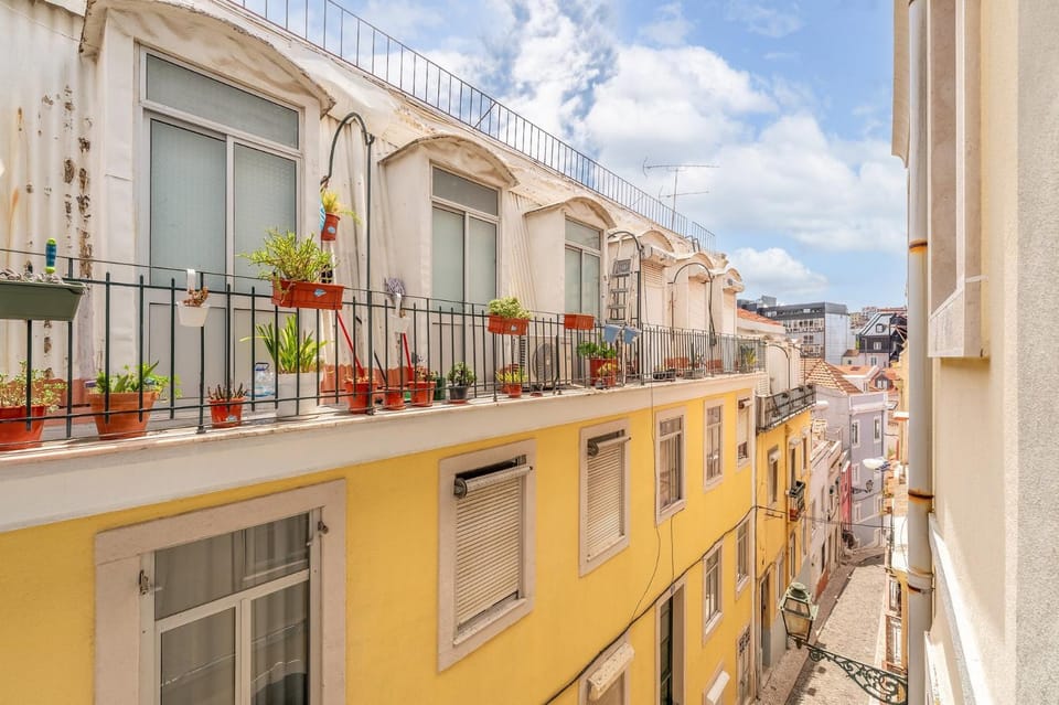 Balcony/Terrace, Street view