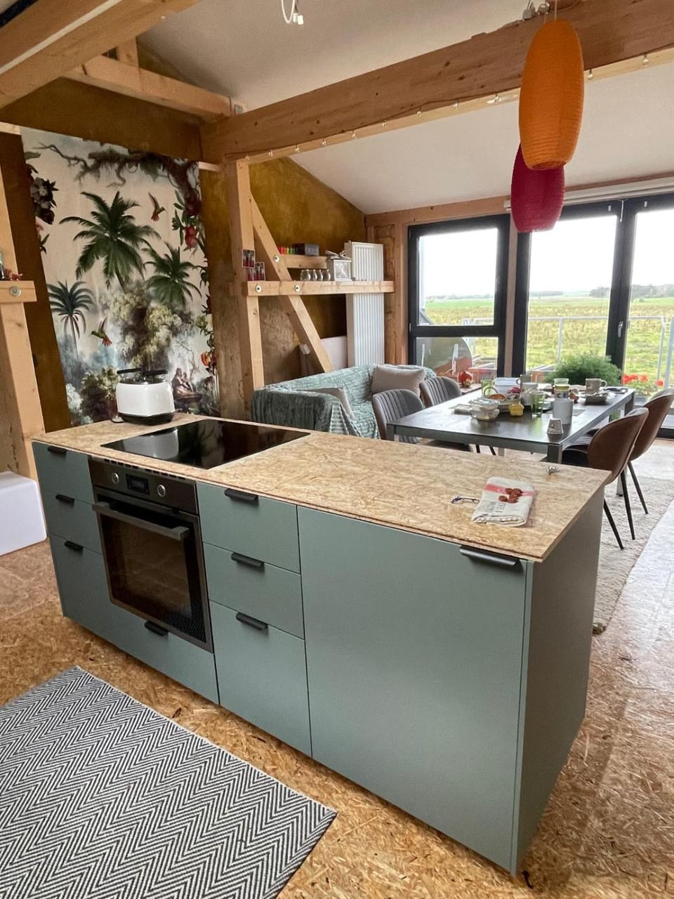 Kitchen or kitchenette, Dining area