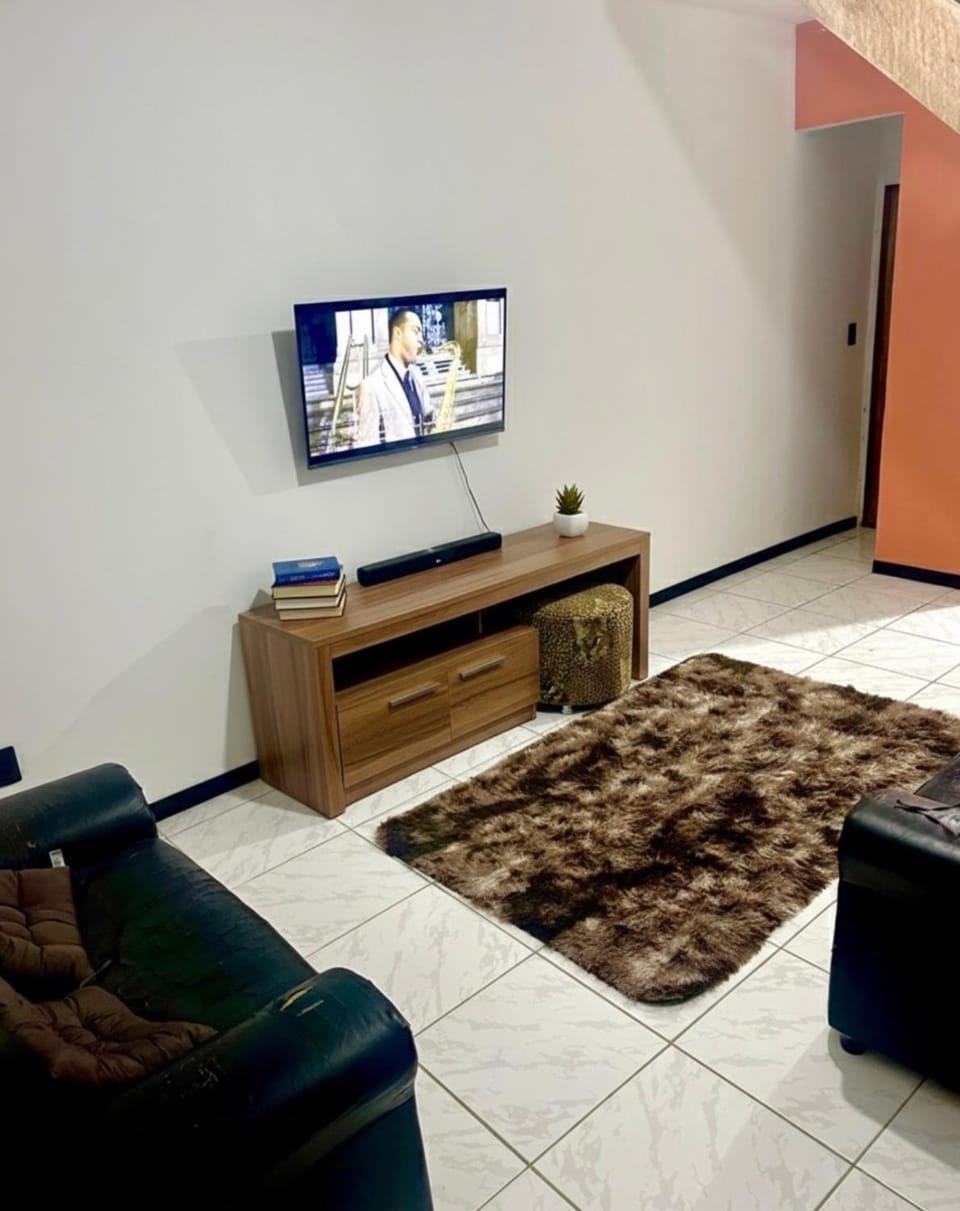 Communal lounge/ TV room, TV and multimedia, Living room, Seating area, Evening entertainment