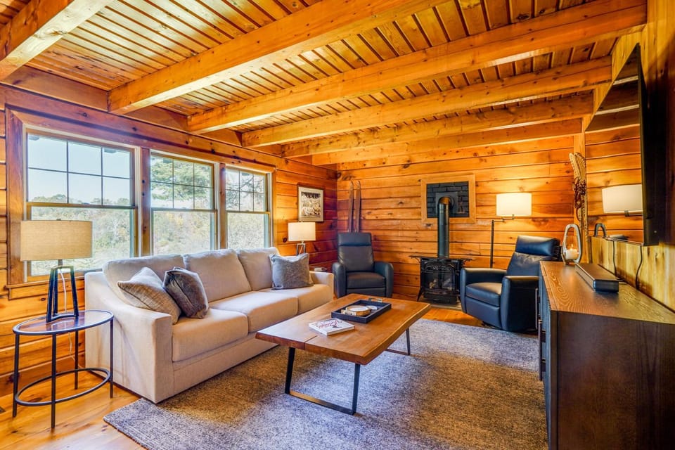 Private Spring-Fed Pond: Idyllic Shrewsbury Cabin! Cabin in Vermont