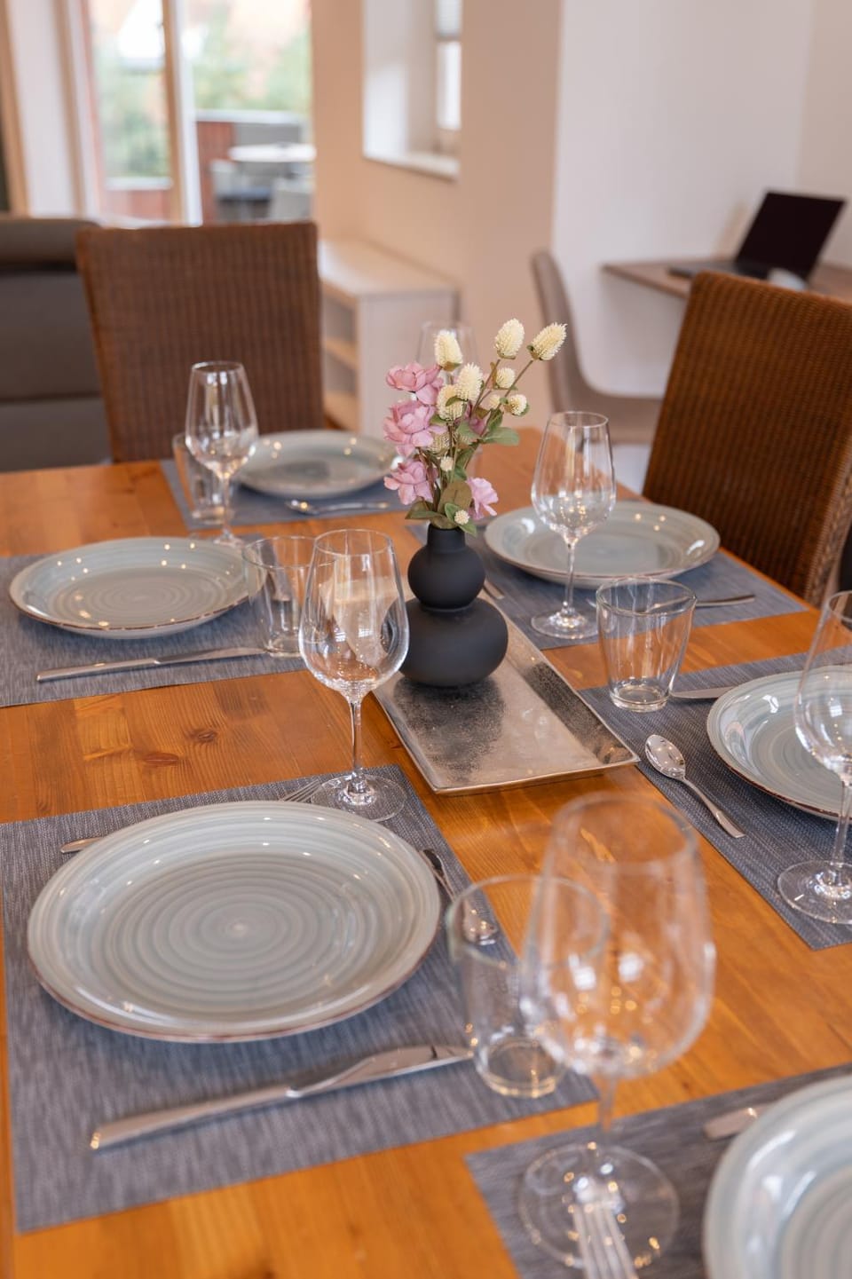 Seating area, Dining area