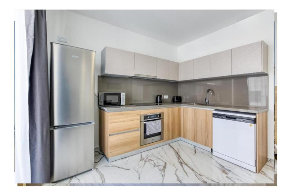 Modern Comfort by the Coast 2 BR Gem - by HostMT Apartment in Saint Paul's Bay