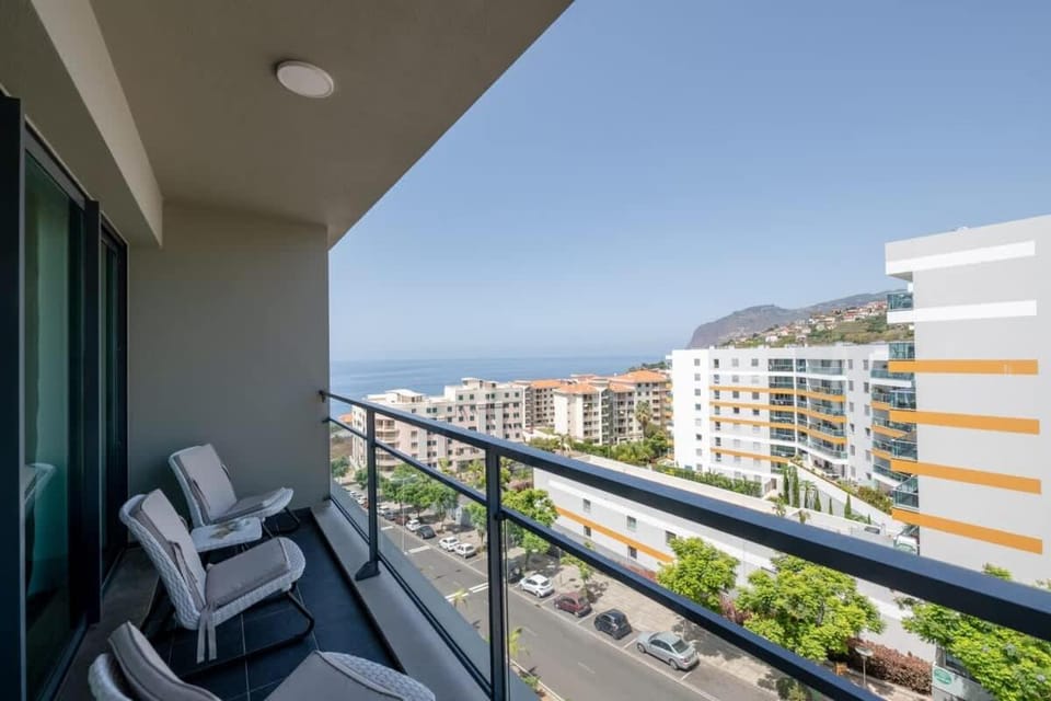 Nomad Escape Spacious Apartment with Pool & Gym Apartment in Funchal