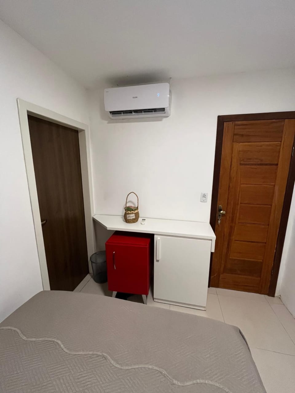 minibar, air conditioner