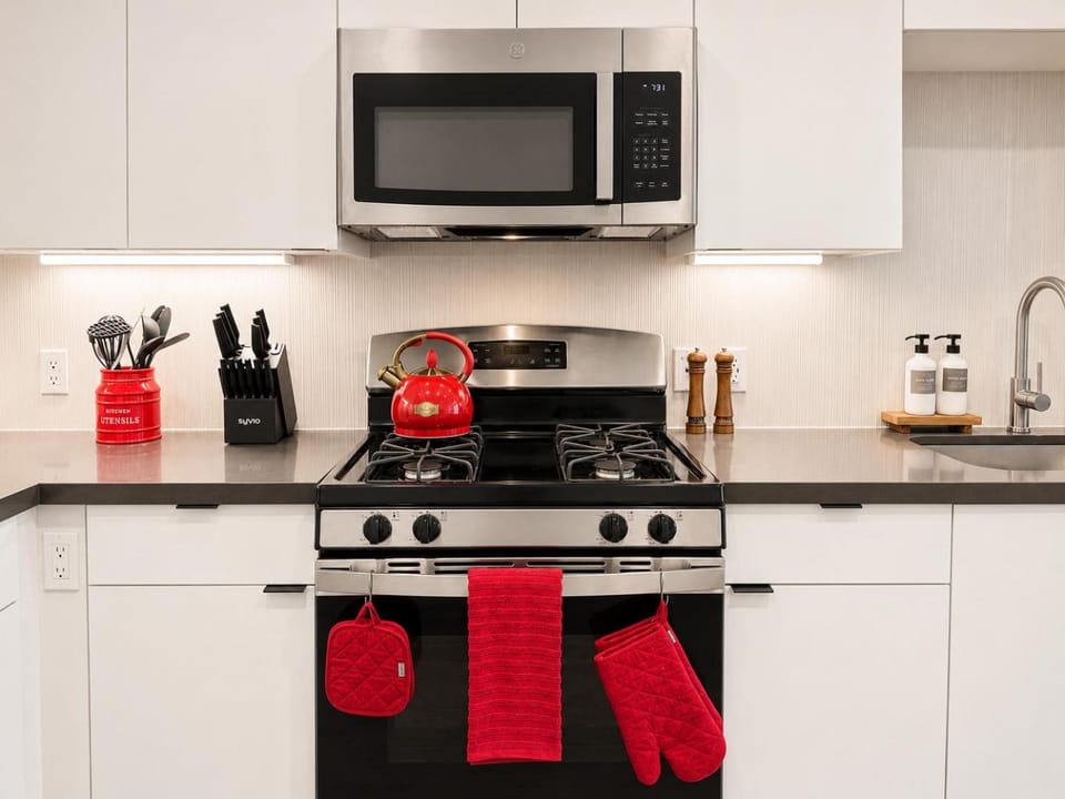 Kitchen or kitchenette, Food, dishwasher, microwave, stove, toaster